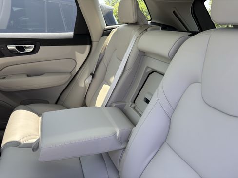 Used 2023 Volvo XC60 B6 Ultimate w/ Protection Package Premier AWD/4WD image 33