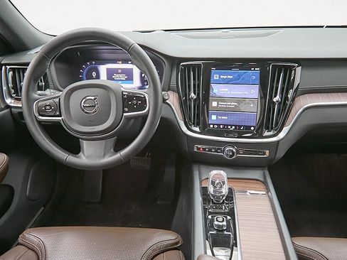 Certified 2024 Volvo V60 B5 Cross Country Ultimate image 24