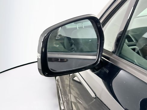 Used 2023 Kia Sorento S image 16