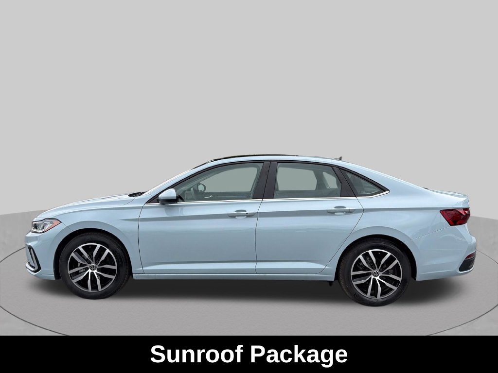 Used 2025 Volkswagen Jetta SE w/ Sunroof Package FWD image 9