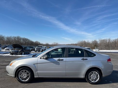 Used 2009 Ford Focus SE image 1