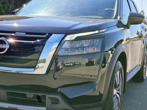 Certified 2025 Nissan Pathfinder SL AWD/4WD image 9