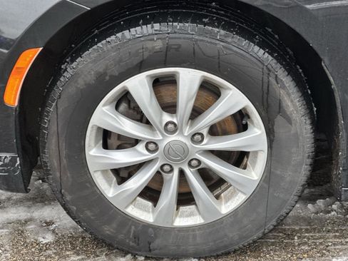 Used 2018 Chrysler Pacifica Touring-L Plus image 10