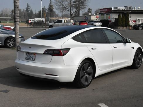 Used 2021 Tesla Model 3 Standard Range Plus image 8