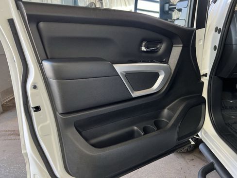 Used 2024 Nissan Titan SV w/ SV Convenience Package image 14