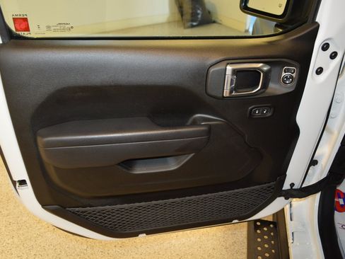 Used 2024 Jeep Wrangler Unlimited Sport AWD/4WD image 14