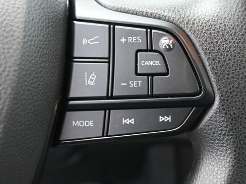 Used 2025 Toyota Sienna LE w/ LE Plus Package image 18