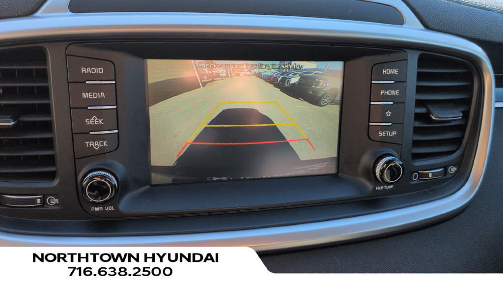 Used 2020 Kia Sorento LX FWD image 12
