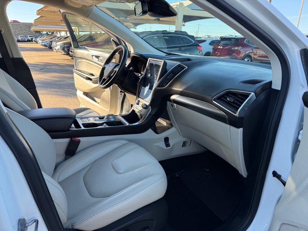 Used 2022 Ford Edge Titanium AWD/4WD image 16
