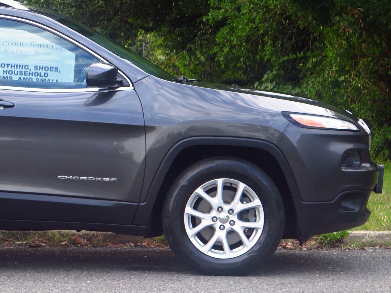 Used 2016 Jeep Cherokee Latitude AWD/4WD image 38