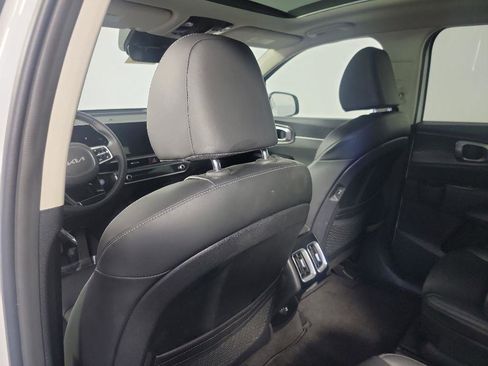 Certified 2025 Kia Sorento EX w/ Panoramic Sunroof Package image 19