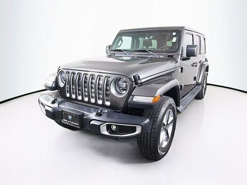 Used 2018 Jeep Wrangler Unlimited Sahara AWD/4WD image 3