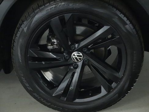 Used 2024 Volkswagen Tiguan SE R-Line AWD/4WD image 41