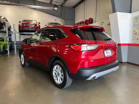 Used 2020 Ford Escape SE image 8