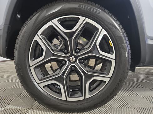 Used 2025 Rivian R1S Adventure Dual AWD/4WD image 12