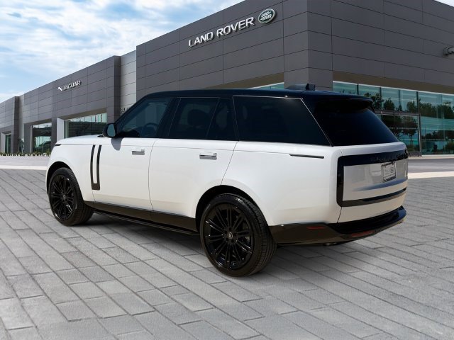 Certified 2025 Land Rover Range Rover SE AWD/4WD image 3