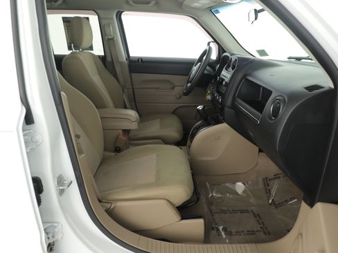 Used 2015 Jeep Patriot Sport FWD image 13