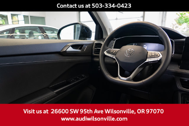 Used 2025 Volkswagen Taos SE AWD/4WD image 11