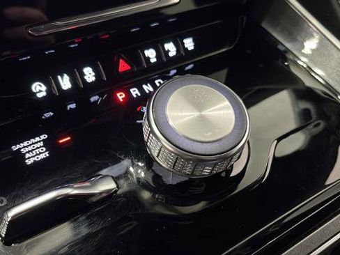 Used 2023 Jeep Wagoneer L 4WD w/ Premium Group I image 19