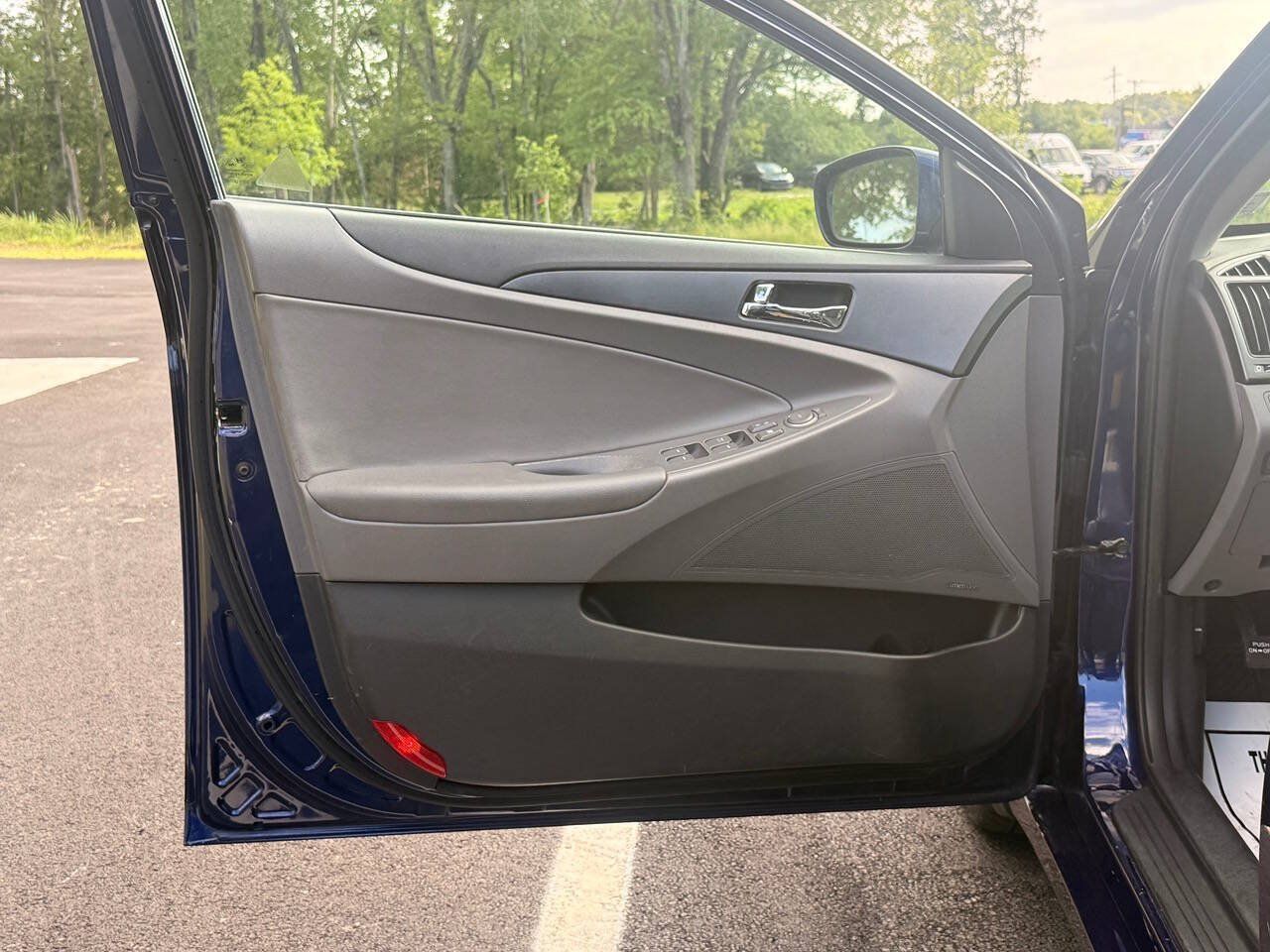 Used 2011 Hyundai Sonata SE w/ Navigation & Sunroof Pkg 4 FWD image 16