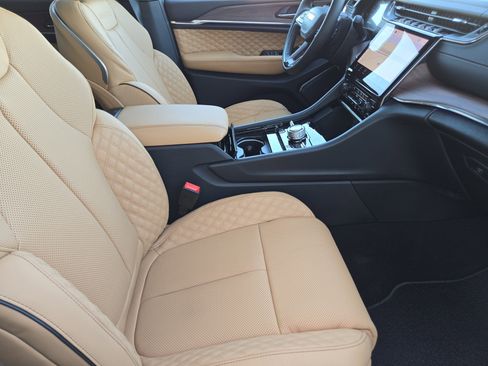 New 2025 Jeep Grand Cherokee L Summit w/ Obsidian Package image 12