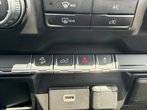 Used 2020 Chevrolet Silverado 1500 Custom Trail Boss w/ Custom Convenience Package AWD/4WD image 31