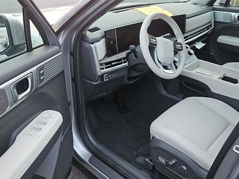 Used 2024 Hyundai Santa Fe Limited image 7