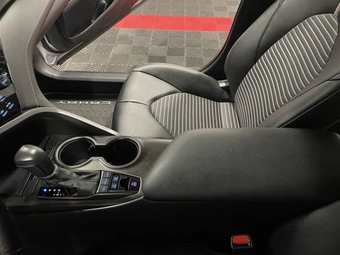 Used 2022 Toyota Camry SE image 32