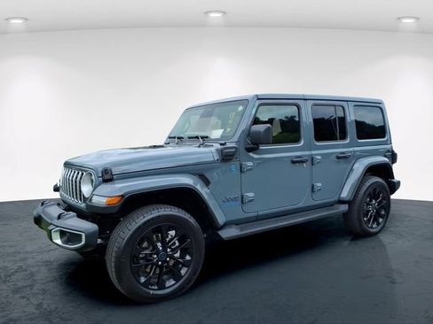 Used 2025 Jeep Wrangler Unlimited Sahara AWD/4WD image 2