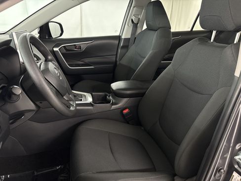 Used 2024 Toyota RAV4 LE FWD image 5