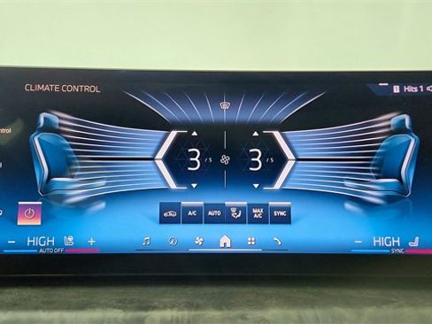 Used 2025 BMW X7 xDrive40i w/ M Sport Package image 50