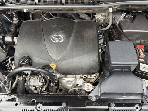 Used 2017 Toyota Sienna XLE w/ XLE Navigation Package FWD image 33