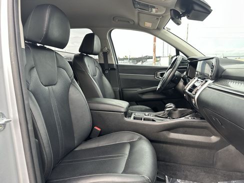 Certified 2022 Kia Sorento S FWD image 23