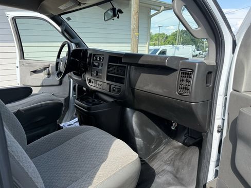 Used 2022 Chevrolet Express 3500 Extended w/ Driver Convenience Package RWD image 20