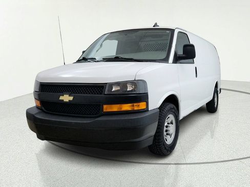 Used 2018 Chevrolet Express 3500 w/ Driver Convenience Package RWD image 2