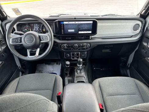 Used 2024 Jeep Wrangler Unlimited Sahara image 12