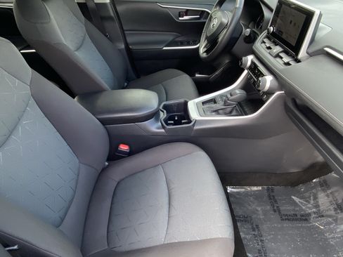 Used 2025 Toyota RAV4 XLE FWD image 9