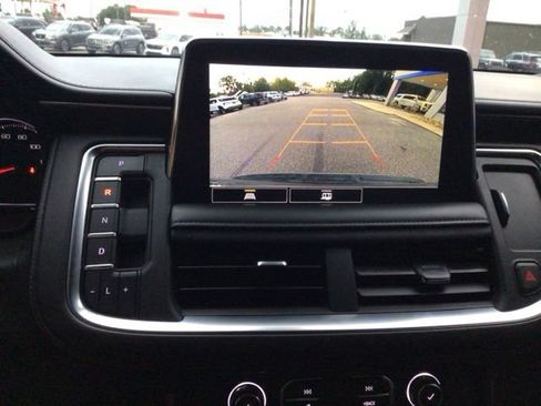 Used 2021 Chevrolet Suburban Z71 AWD/4WD image 15