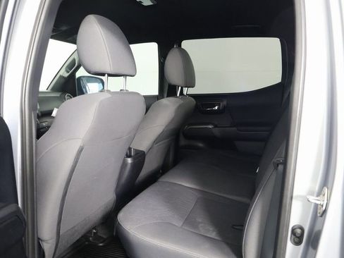 Used 2018 Toyota Tacoma TRD Sport w/ Technology Package RWD image 9
