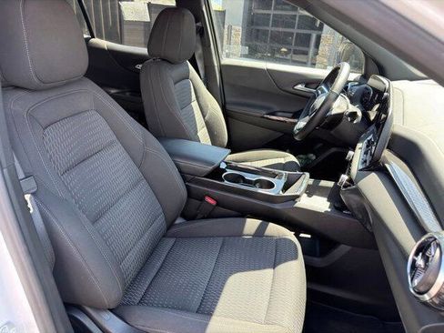 Used 2025 Chevrolet Equinox LT AWD/4WD image 12