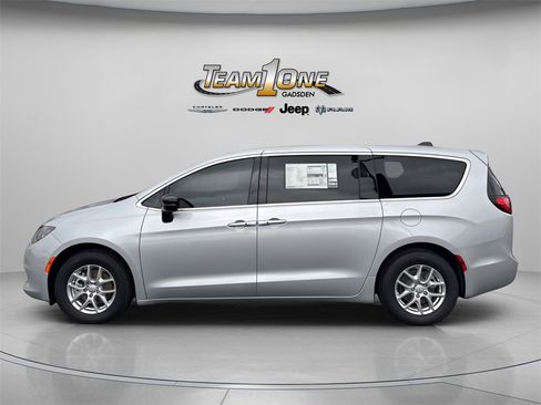 New 2026 Chrysler Voyager LX image 5