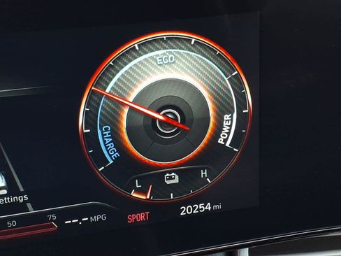 Used 2023 Hyundai Elantra Limited image 32