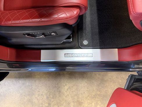 Used 2018 Bentley Bentayga image 76