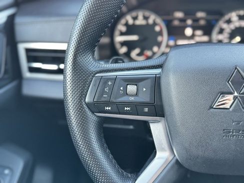 Used 2024 Mitsubishi Outlander SE image 25