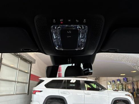 Used 2025 Mercedes-Benz GLA 250 image 17