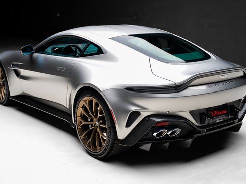 Used 2025 Aston Martin V8 Vantage Coupe RWD image 26