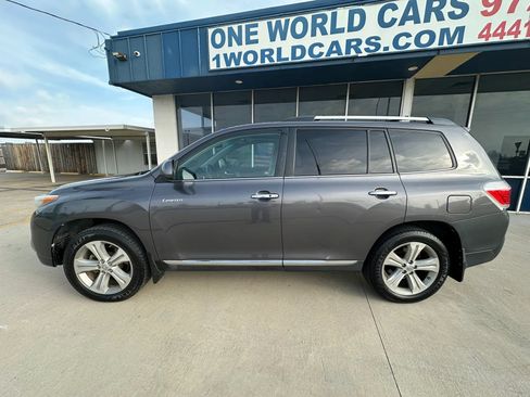 Used 2012 Toyota Highlander Limited w/ Tow Pkg FWD image 2