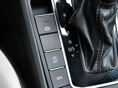 Used 2020 Volkswagen Jetta R-Line image 23