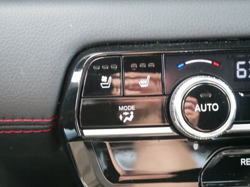 Certified 2025 Honda Pilot Black Edition image 28