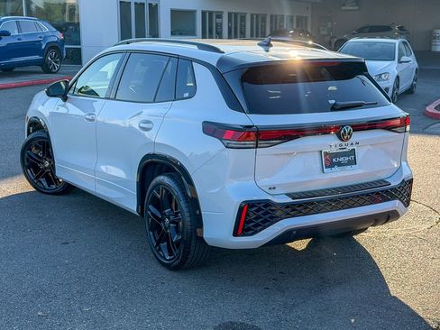 New 2026 Volkswagen Tiguan SE R-Line FWD image 10